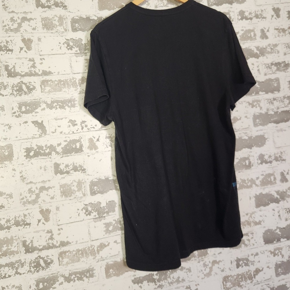 Massive V-Neck Graphic T-Shirt XL Black Blue Red Abstract Panther Face Art Tee - Picture 10 of 16